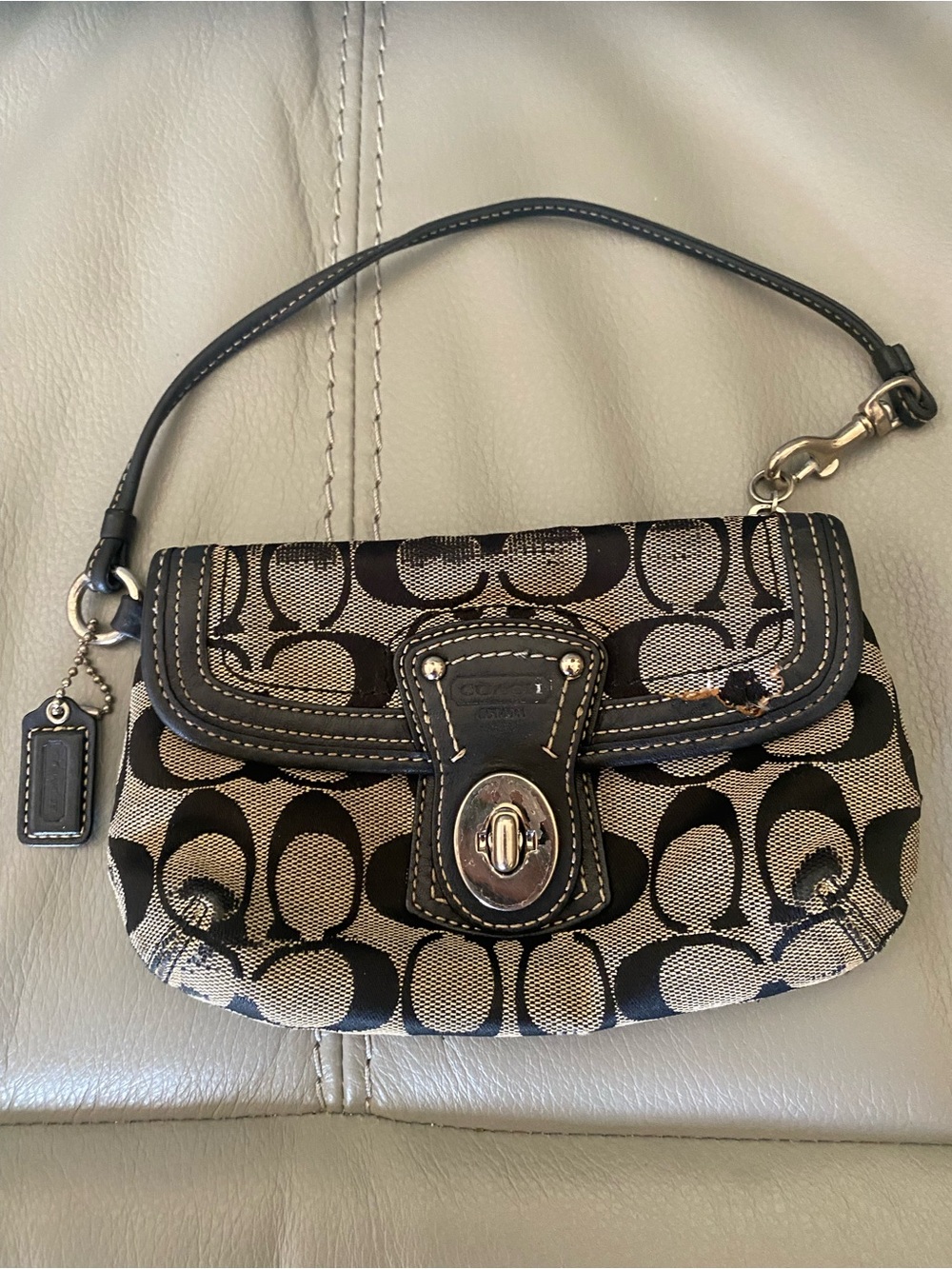 Damaged Project Bag Coach Black & Gray Signature Turnlock Wristlet